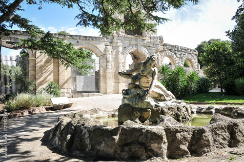 Valokuva statue outside the Gallo-Roman theater  in the town of Arles in Southern France