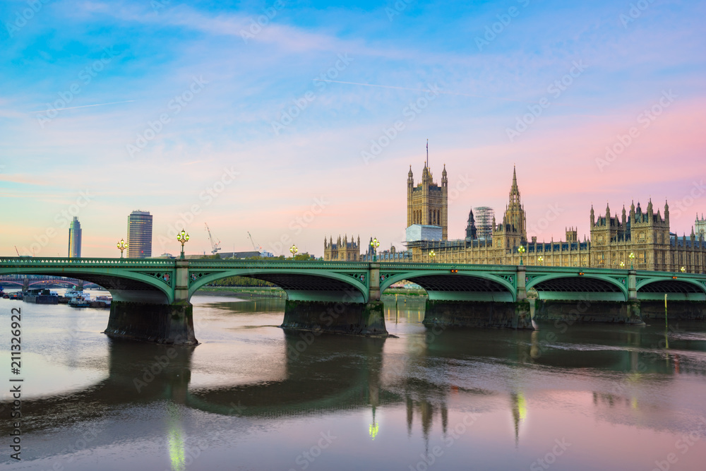The House of Parliament, Big Ben and Westminster Bridge in London, England