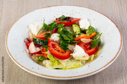 Salad with mozzarella