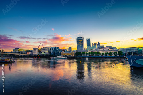London finance district at sunrise © Pawel Pajor