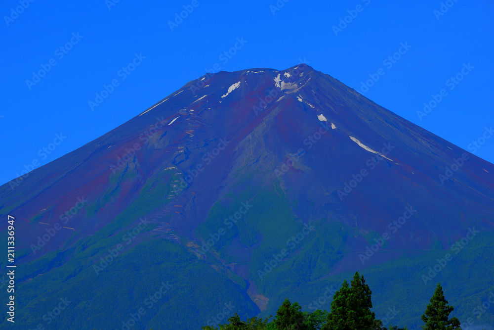 富士吉田からの登山シーズン到来の富士山　2018/06/30