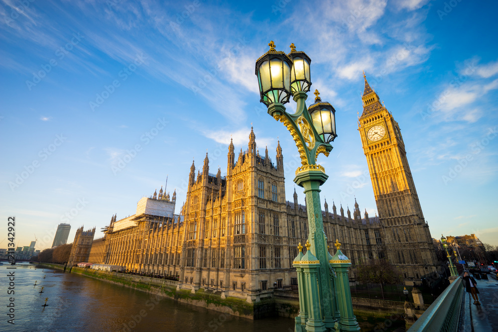 Fototapeta premium Big Ben and Westminster Parliament seen from Westminster Bridge
