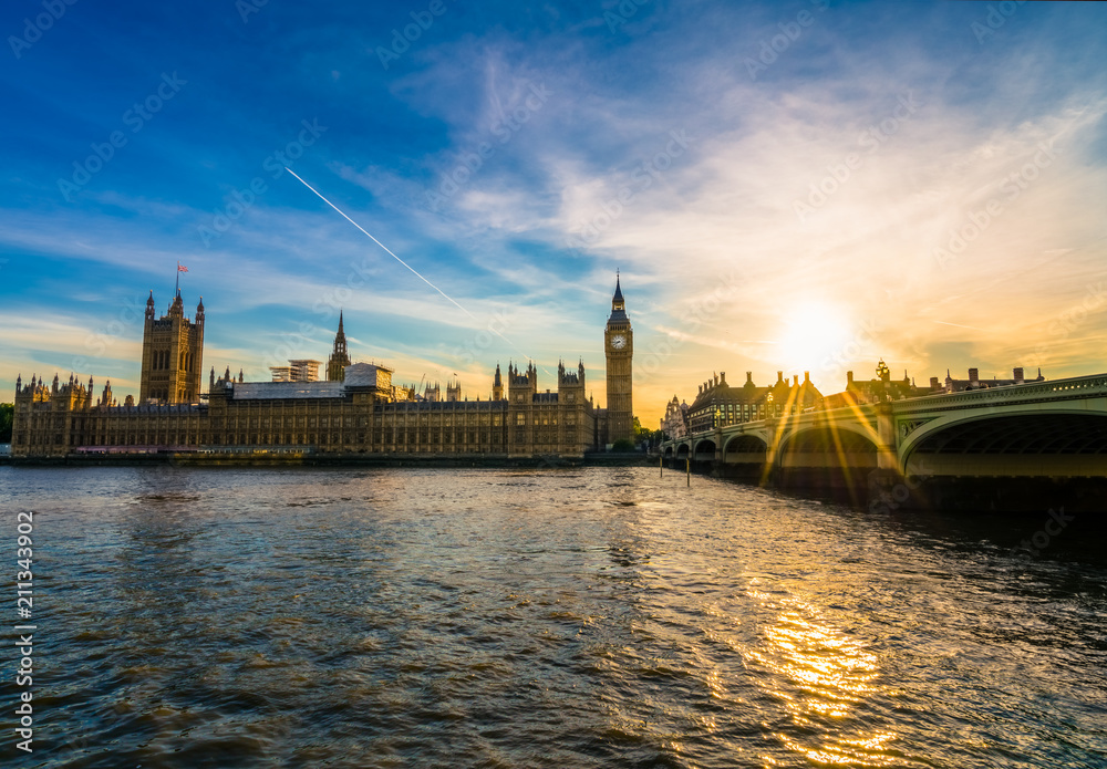 Fototapeta premium British parliament and Big Ben at sunset in London, UK