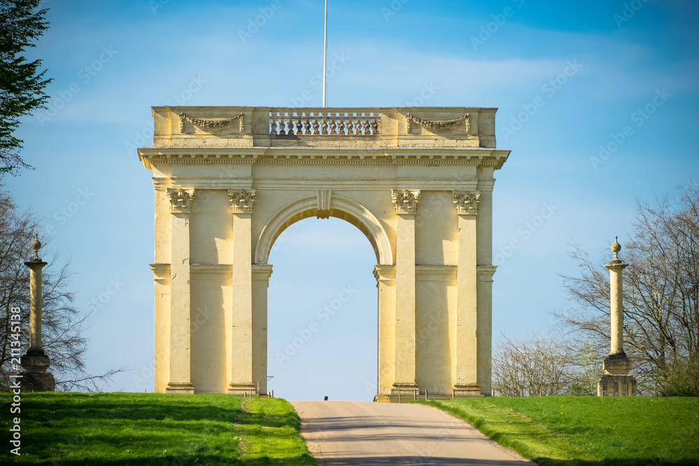 Obraz premium Entrance to Stowe Gardens near Milton Keynes