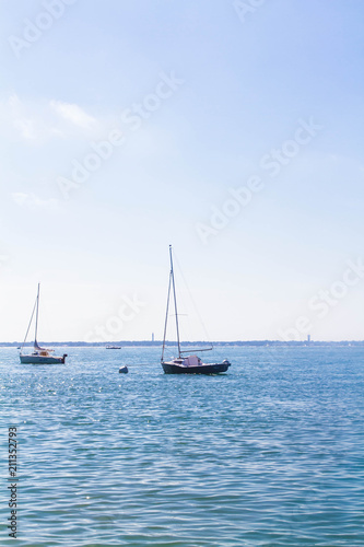 bateaux sur la mer © ALF photo