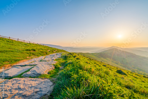 Fotografi Sunrise at Mam Tor hill in Peak District