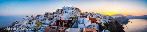 Oia o zachodzie słońca na santorini | Grecja