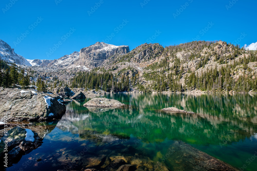 Fototapeta premium Lake Haiyaha, Rocky Mountains, Colorado, USA.