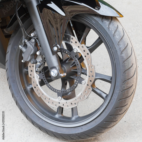Motobike brake system on the front wheel