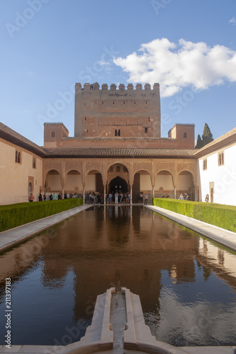 patio de los Arrayanes en la alhambra de Granada, España