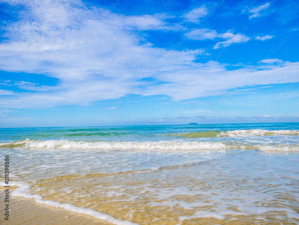 Obraz premium Tropical Idyllic ocean Blue sky and beautiful Beach in vacation time,Holiday on the beach,Summer concept.Thailand