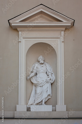 Fotografija Statue of Abraham on the wall of Vilnius Cathedral