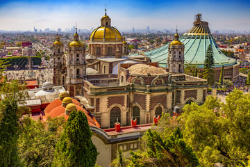 Sierkussen Mexico Oude en nieuwe basiliek Guadalupe  © WitR