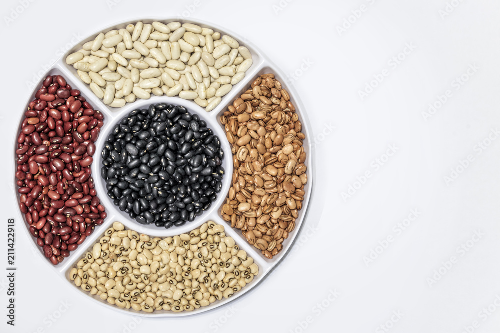 five kinds of beans, string beans, black beans, white beans, red beans and beans. five kinds of beans, string beans, black beans, white beans, red beans and beans.