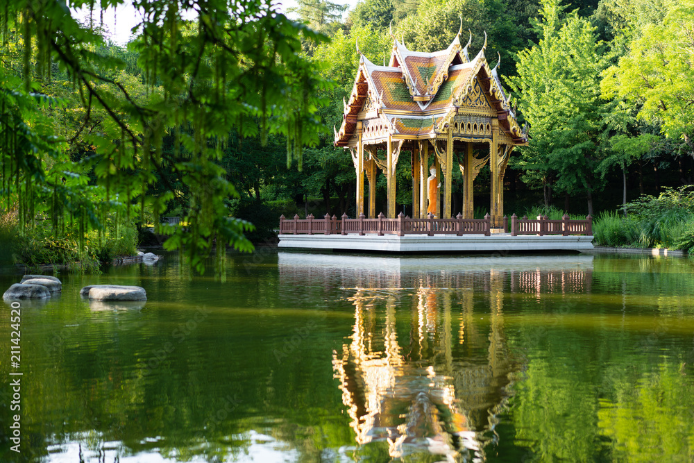 Thailändischer Tempel in München Westpark am See vollansicht Thailändischer Tempel in München Westpark am See vollansicht