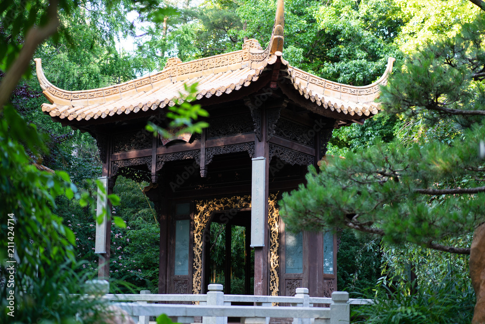 Thailändischer Tempel in München Westpark am See kleiner Tempel Thailändischer Tempel in München Westpark am See kleiner Tempel