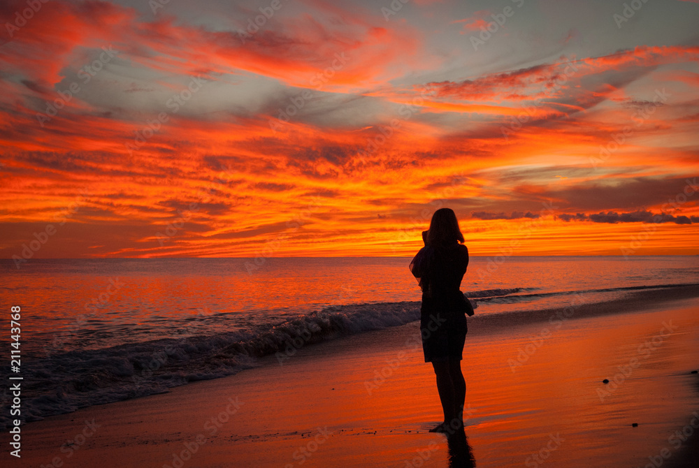 Vacationer photographs incredible Madaket sunset, Nantucket