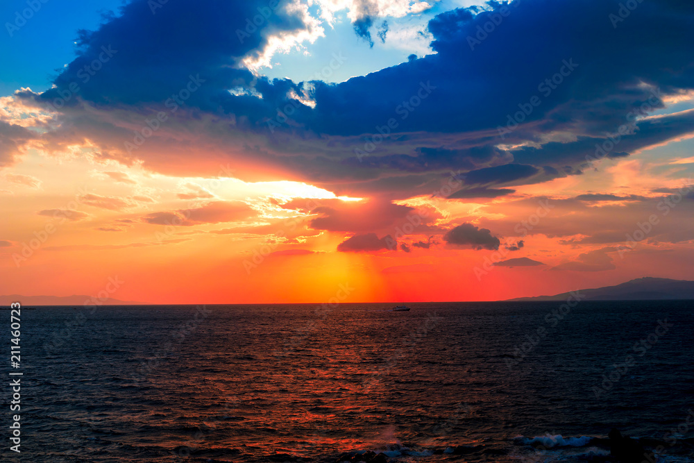Fototapeta premium Amazing sunset over the sea