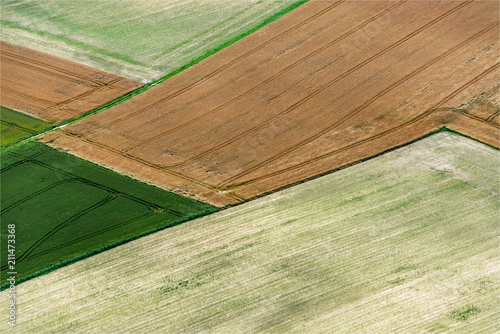 vue aérienne de champs près de Boutavent dans l'Oise en France