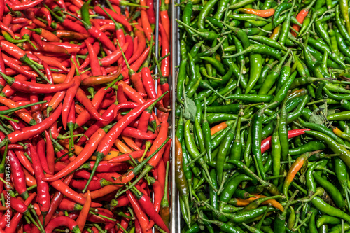 Compare color with Red chillies and Green chillies