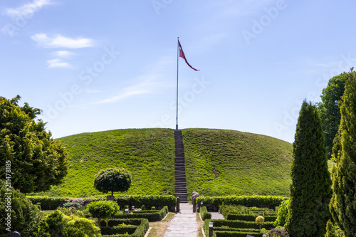 Fotografi Jelling burial mound
