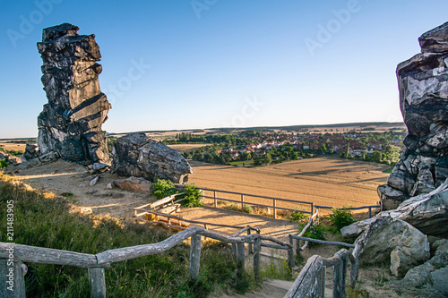 Aussichtsplatform der Teufelsmauer mit Sicht auf Weddersleben