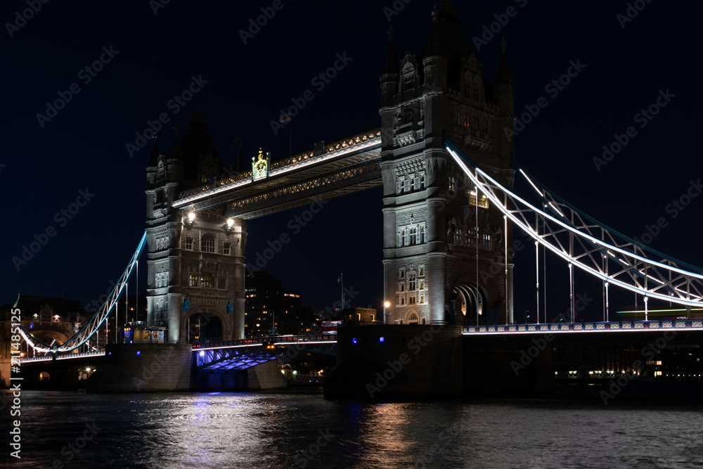 Obraz premium Tower Bridge by night