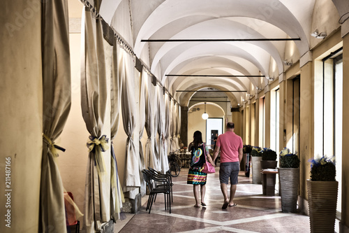 Wallpaper Mural Lovers walk  under the arches Torontodigital.ca