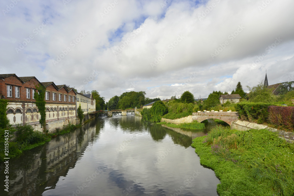 L'Eure entre Sorel-Mousel (28260) département d'Eure-et-Loir en région Centre-Val de Loire et Croth (27530) département de l'Eure en région Normandie, France L'Eure entre Sorel-Mousel (28260) département d'Eure-et-Loir en région Centre-Val de Loire et Croth (27530) département de l'Eure en région Normandie, France