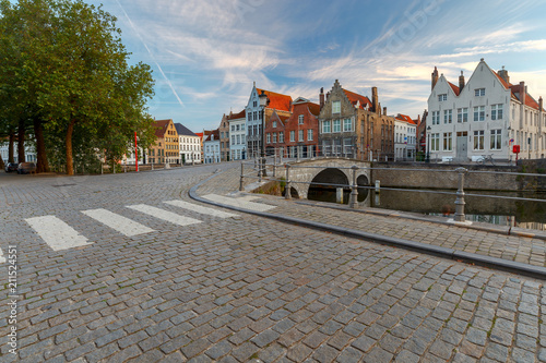Bruges. Canal Spiegel Rei.