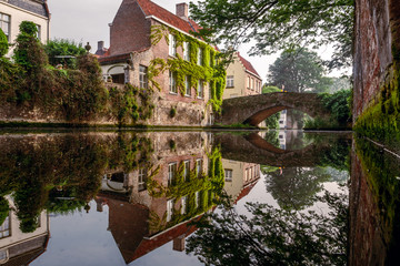 Fototapete Brügge Brügger Gassen am frühen Morgen  © MKavalenkau
