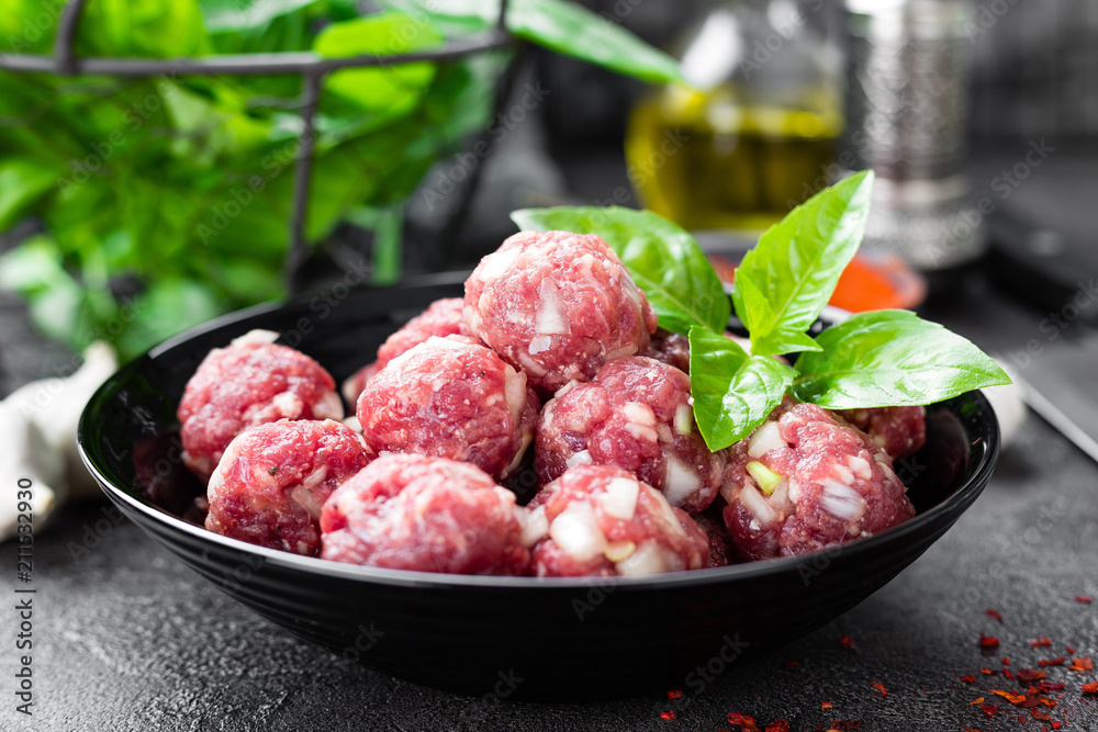 Beef meatballs. Cooking raw beef meatballs Beef meatballs. Cooking raw beef meatballs