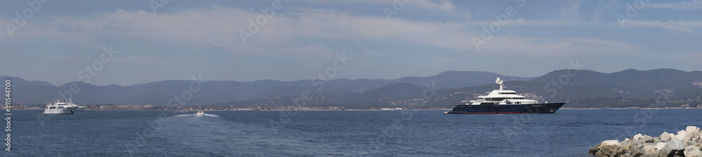 Panorama mit Boot saint tropez