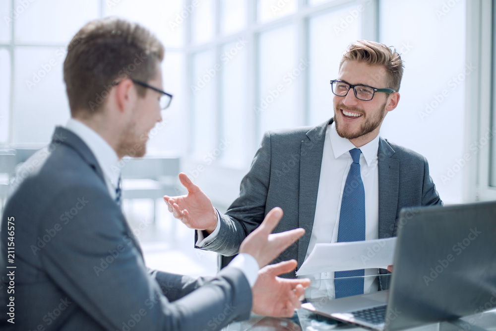 Fototapeta premium business partners discussing business document.