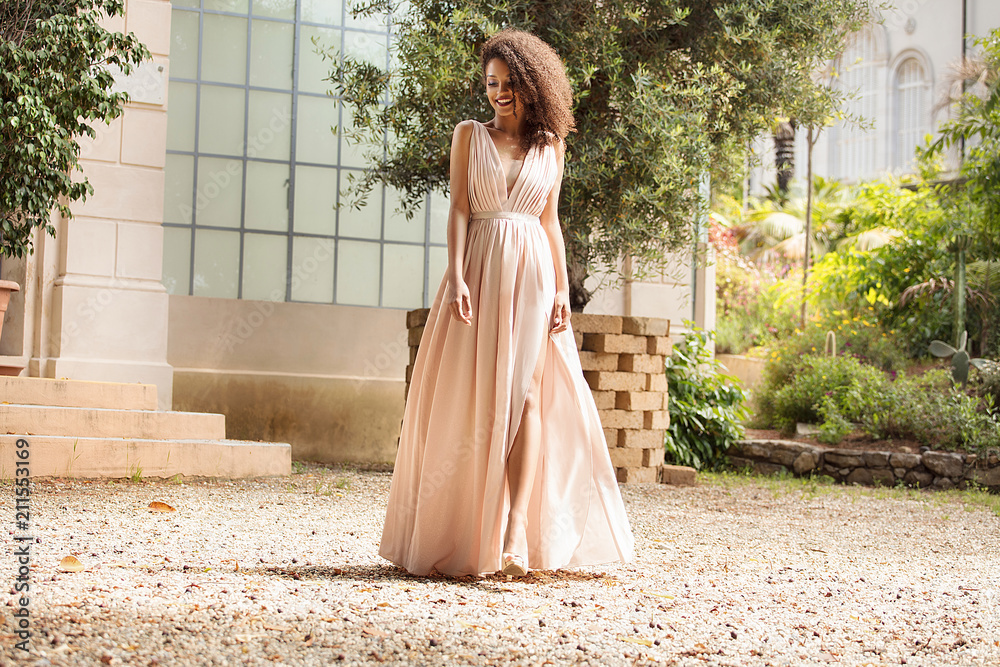 Fototapeta premium Elegant beautiful african american girl.