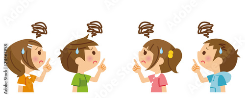 上を指差して困る子供たち