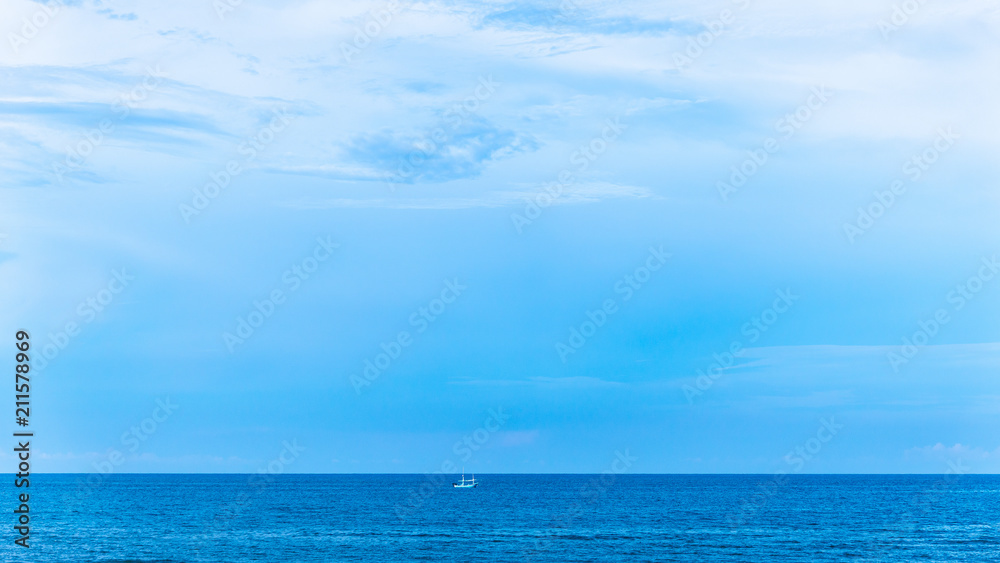 Fototapeta premium Perfect ocean and blue sky background.