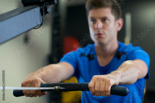Konstfotografi Man In Gym Exercising On Rowing Machine
