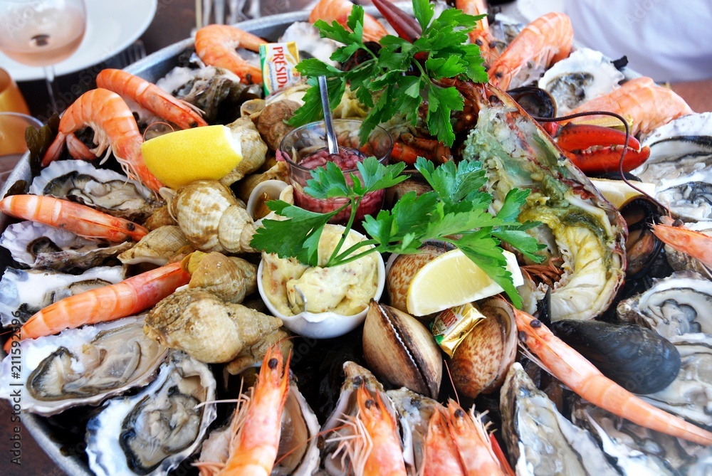 Gastronomie du Var: Assiette de fruits de mer (Côte d'Azur-France) Stock  Photo | Adobe Stock