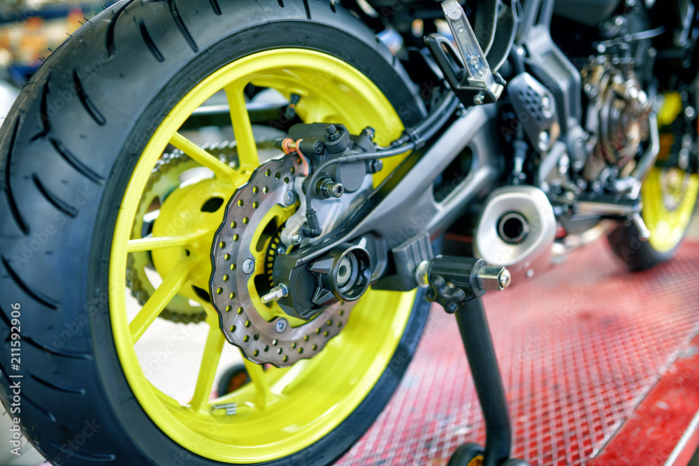 Obraz premium Warsztat naprawy motocykli