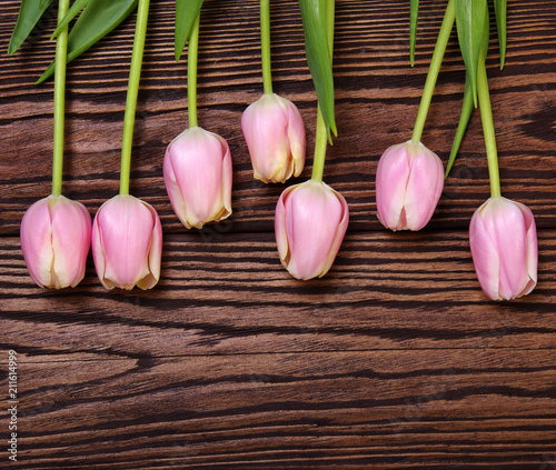  tulips on wooden table