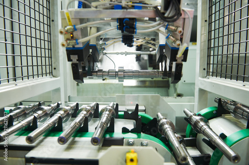 robotized automated conveyor for detail supply into cnc machining center photo