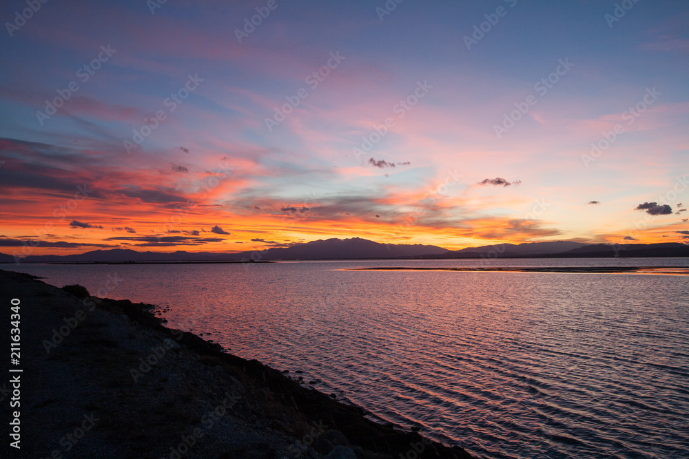 Obraz premium Coucher de soleil sur l'étang de Leucate