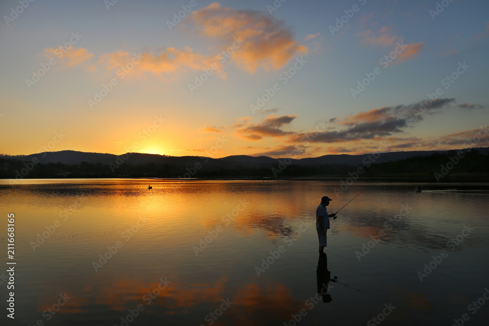 Sonnenuntergang mit Angler