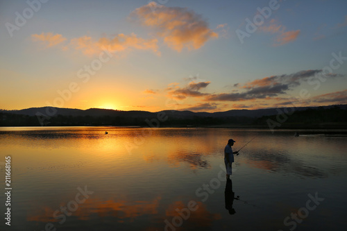 Sonnenuntergang mit Angler