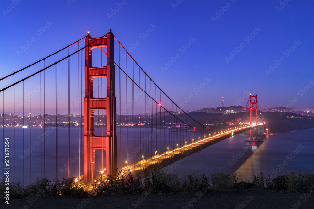 Fototapeta premium Predawn Golden Gate from Battery Spencer overlooking San Francisco Bay