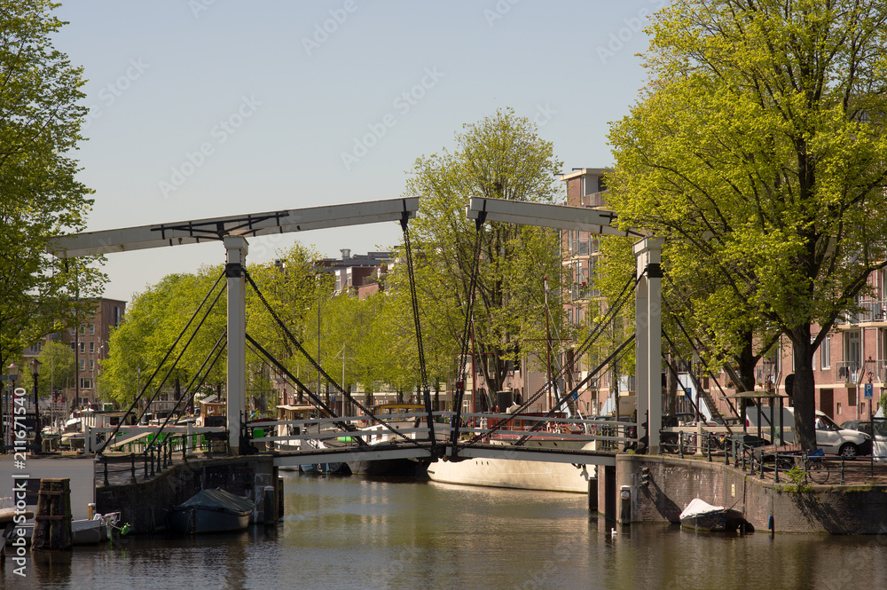 Obraz premium Old drawbridge in Amsterdam