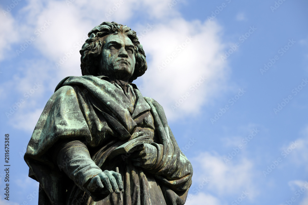 Ludwig van Beethoven, Musik, Kunst, Kultur, Sinfonie, Beethovendenkmal auf dem Münsterplatz in Bonn, Deutschland