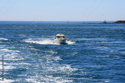 bateau à moteur,tourisme en mer en bretagne