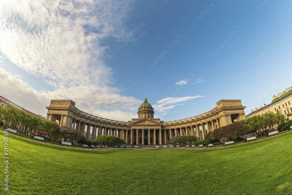 Obraz premium Saint Petersburg city skyline at Kazan Cathedral, Saint Petersburg, Russia